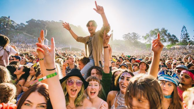 splendour-2017-crowd-photo-supplied-credit-Bianca-Holderness-671x377